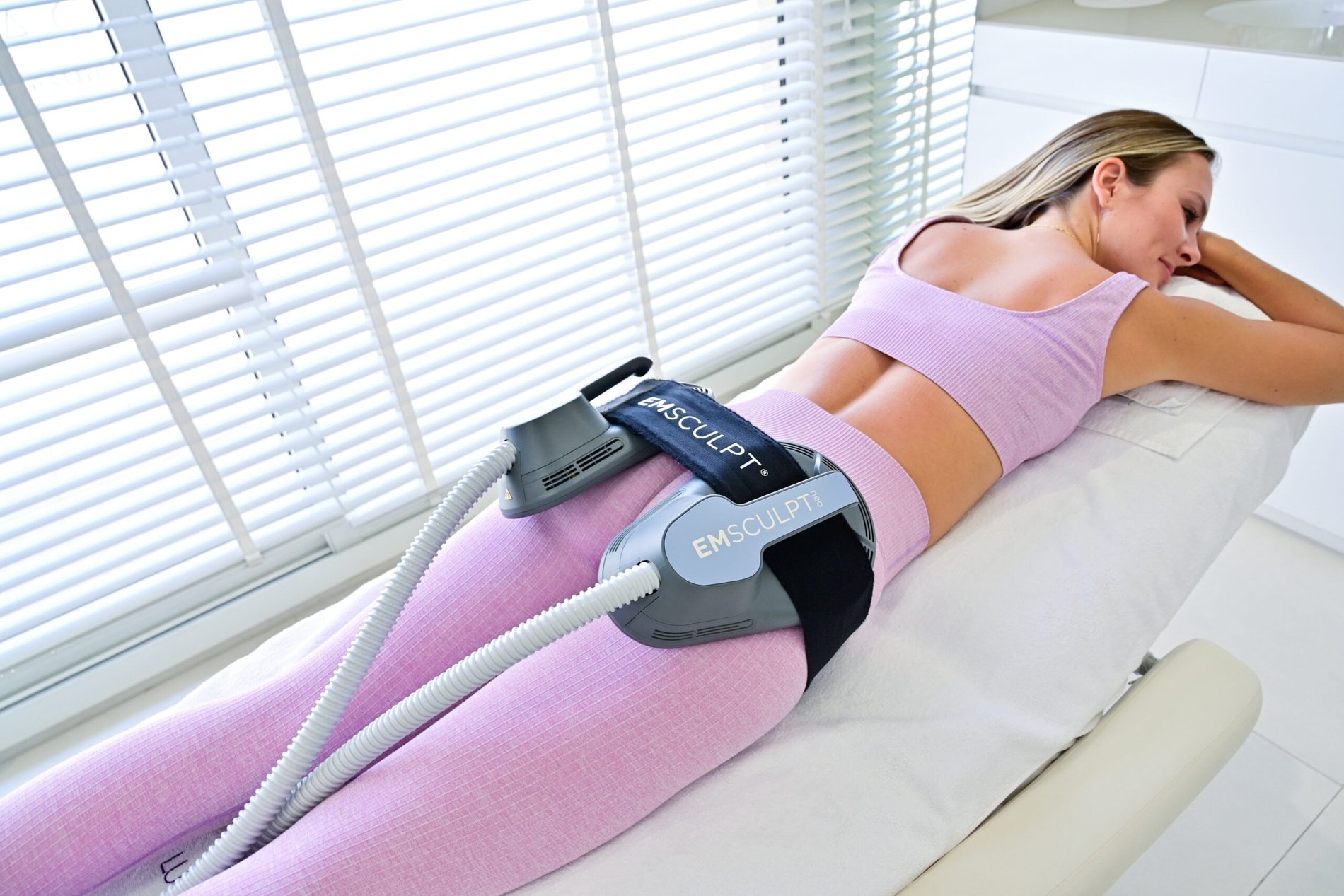 EmSculpt NEO treatment can be used for fat cells elimination, skin tightening and cellulite reduction.