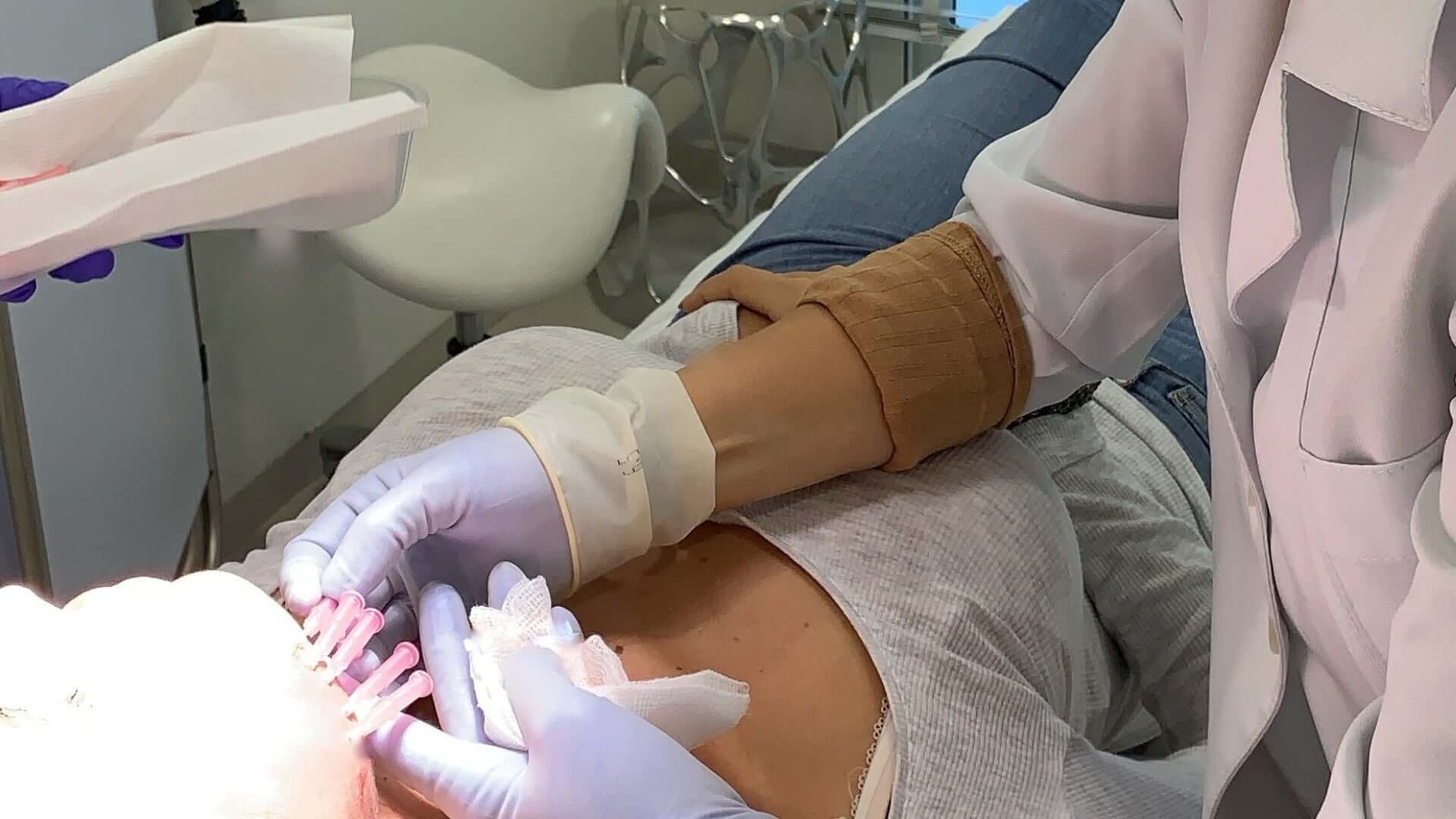 Meso threads, an innovative facial structure improvement - lift your facial skin and keep it firm and toned with thin, non-allergenic and resolvable threads.